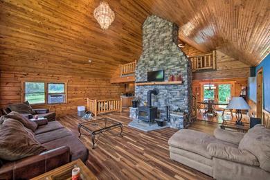 Дом отдыха Cozy Family-Friendly Pine Grove Cabin with Fire Pit!