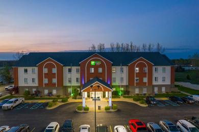 Hotel Holiday Inn Express Hotel & Suites Bedford, an IHG Hotel