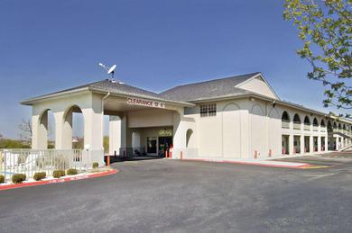 Мотель Super 8 by Wyndham - Canton, Texas
