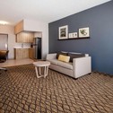Отель Days Inn & Suites by Wyndham Rochester Hills MI