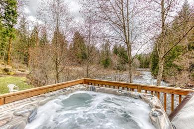 Riverbend Cabin #2 with Private hot tub - close to ski slopes