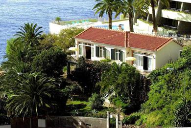 Дом отдыха One bedroom bungalow with sea view enclosed garden and wifi at Funchal 1 km away from the beach
