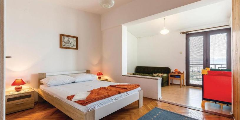  Amazing apartment in Novi Vinodolski with 3 Bedrooms and WiFi