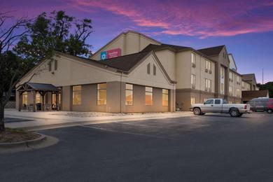 Отель SureStay Plus Hotel by Best Western Coralville Iowa City