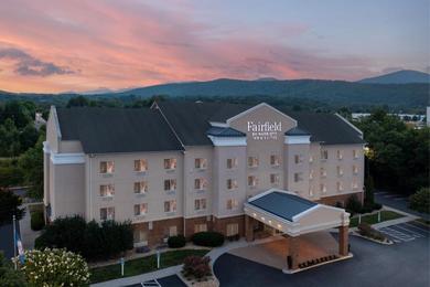Отель Fairfield Inn & Suites Roanoke Hollins/I-81