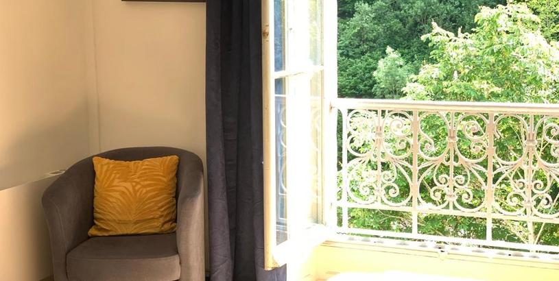 Apartments PYRENE HOLIDAYS 3 étoiles lumineux dans immeuble atypique proche des thermes et des Pyrénées