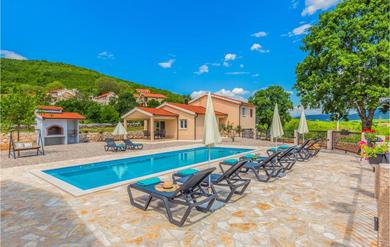 Hotel Stunning Home In Lovrec With Outdoor Swimming Pool, Wifi And 4 Bedrooms