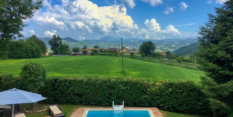 Villa Countryside Villa in Amandola with Swimming Pool