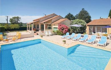 Holiday home Awesome Home In St-laurent-la-vernde With 4 Bedrooms, Wifi And Heated Swimming Pool