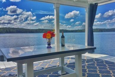 Holiday home Million Dollar Views: Lakefront, Dock, Kayaks+More