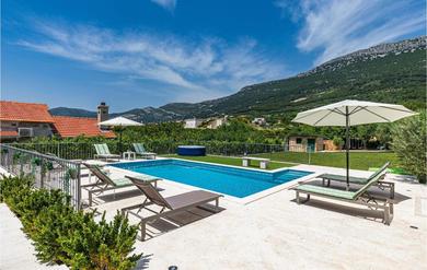 Holiday home Amazing Home In Kastel Luksic With Outdoor Swimming Pool, Wifi And 3 Bedrooms