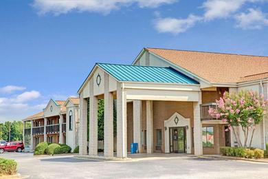 Отель Days Inn by Wyndham Mooresville Lake Norman