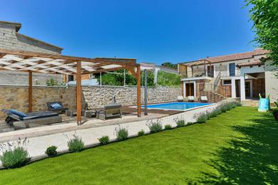 Stone villa with pool for 12 guests