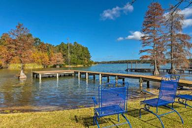 Holiday home Bright Bonneau Getaway on Lake Moultrie!
