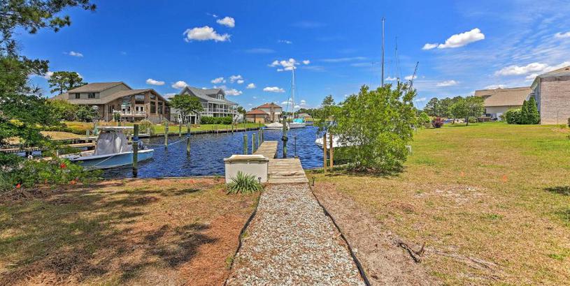 Holiday home Updated Home with Dock, 14 Miles to New Bern