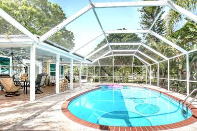 Дом отдыха Tropical Sanctuary - Oasis w/ Pool, Pond, and Yard