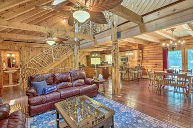 Holiday home Waterfront Log Cabin with Hot Tub and Fire Pit!