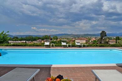 Apartments Villa Faccioli Deodara With Shared Pool