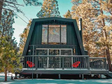 Отель Moonlit Bear Hut - A Cozy Gambrel A-Frame Cabin