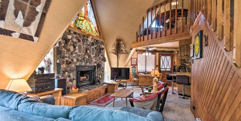 Holiday home Star House in Pine Mtn Club - 20 Mins to Skiing!