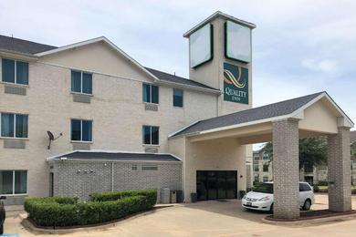 Отель Quality Inn & Suites Roanoke - Fort Worth North