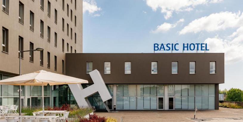 Отель Basic Braga by Axis