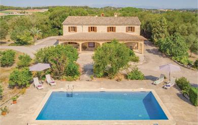  Awesome Home In Petra With 4 Bedrooms, Private Swimming Pool And Outdoor Swimming Pool