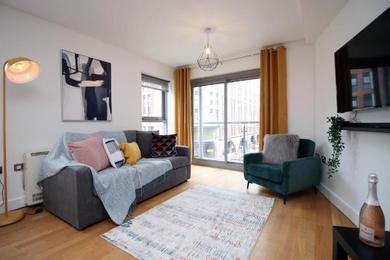 Three Queens by Mia Living 2 bedroom apartment in Bristol City Centre
