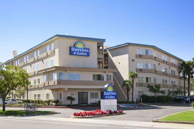 Отель Days Inn & Suites by Wyndham Rancho Cordova