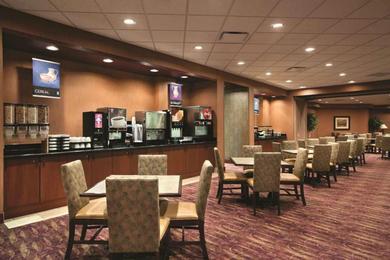 Hotel Embassy Suites by Hilton Minneapolis North