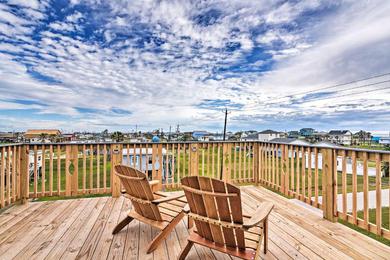Holiday home 3BR Coastal Home about Less than quarter Mile to Beach!