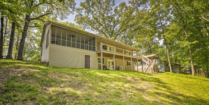 Holiday home Lake Barkley Waterfront Home with Deck and Boat Dock!