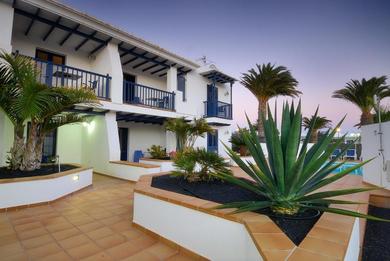 Immaculate 2-Bed Apartment No 5 in Playa Blanca