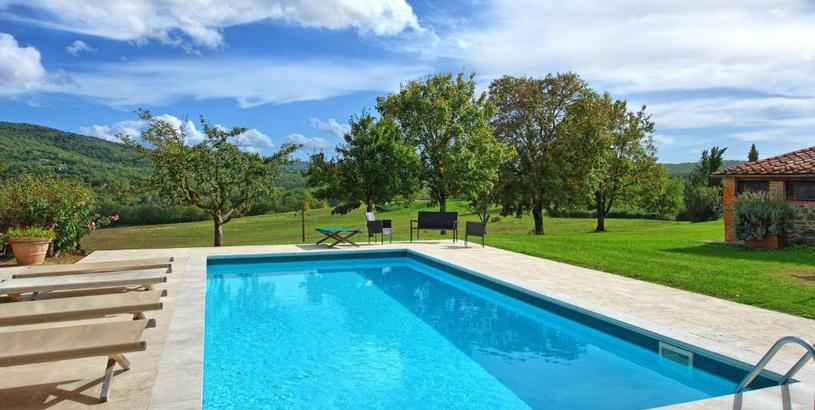 Вилла Castello di Montalto Villa Sleeps 24 with Pool Air Con and WiFi