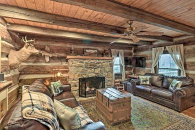 Holiday home Cozy 1850s Log Cabin Hike and Explore the Outdoors