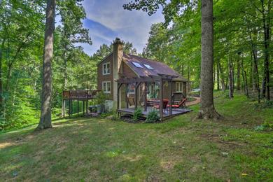 Дом отдыха Secluded Leesburg Retreat with Private Hot Tub!