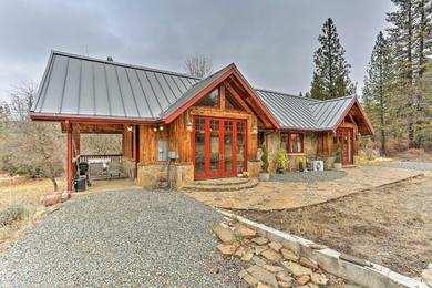 Дом отдыха Eclectic Shasta Cascade Getaway on 15-Acre Ranch!