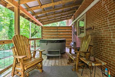 Holiday home Luxury Creekside Maggie Valley Cabin with Deck!