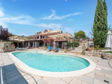 Вилла Swimming pool, close to Rome, in the Rome countryside, WiFi