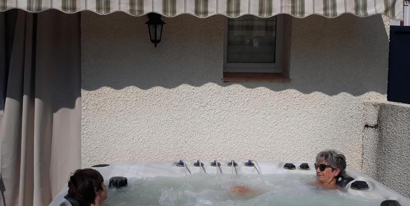 Апартаменты Gîte du Soleil, climatisé avec piscine chauffée d'avril à novembre, et jacuzzi