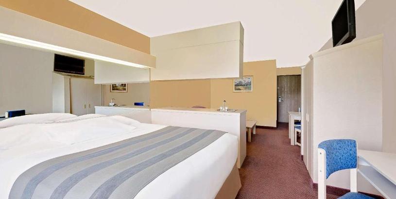Отель Microtel Inn & Suites by Wyndham Joplin