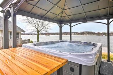 Hotel New! The Docks @ Waterside - Lake Front Hot Tub!