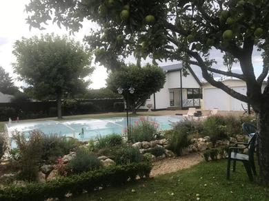 Дом отдыха Ravissant chalet avec piscine 10 x 4 -depuis 2022-