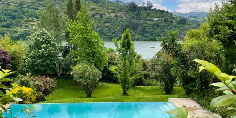 Вилла 5 bedrooms villa with lake view private pool and enclosed garden at Santa Cruz do Douro 1 km away from the beacha