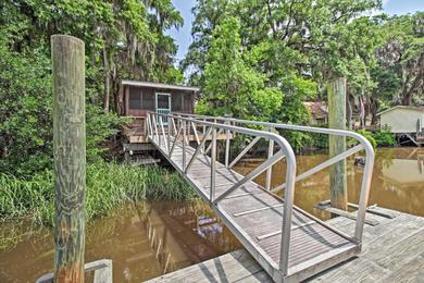 Holiday home Rustic Midway Retreat with Deck and Creek Access!