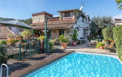 Holiday home Stunning home in Alvignano with WiFi, 6 Bedrooms and Outdoor swimming pool