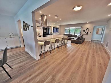  Newly remodeled with a Pool, firepit, 15 min to FLL airport, the beach, Las Olas, Hardrock, Sawgrass and more