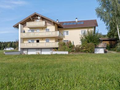 Апартаменты Spacious and comfortable apartment with balcony in the Bavarian Forest