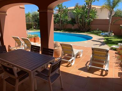 Apartments 2 Bedroom Apartment - Only 100 Metres From The Fabulous Meia Praia Beach