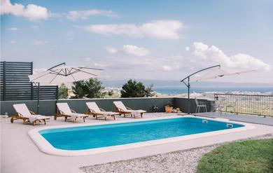 Holiday home Amazing Home In Mravince With Outdoor Swimming Pool, Wifi And 5 Bedrooms